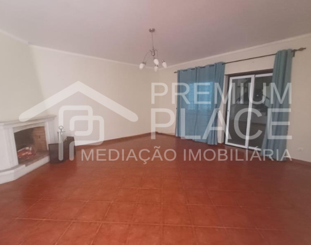 Captura de ecrã 2025-10-09 112308_cleanup (1)